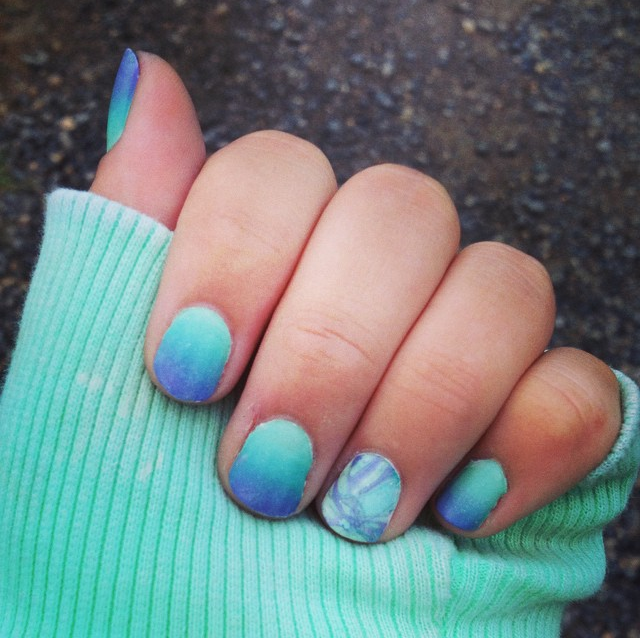 glow in the dark nails ombre